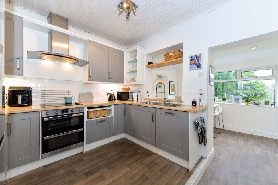 4 bedroom Detached House for sale, Ascot Park, Belfast, BT5 £245,000