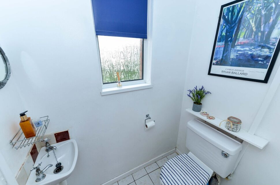 4 bedroom Detached House for sale, Ascot Park, Belfast, BT5 £245,000