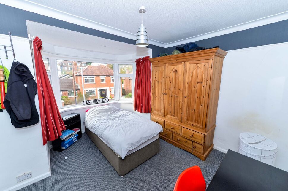 4 bedroom Detached House for sale, Ascot Park, Belfast, BT5 £245,000