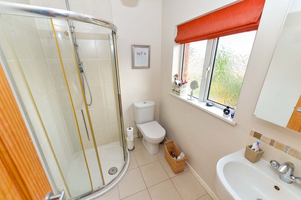 4 bedroom Detached House for sale, Ascot Park, Belfast, BT5 £245,000