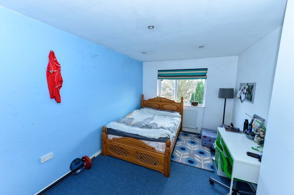 4 bedroom Detached House for sale, Ascot Park, Belfast, BT5 £245,000