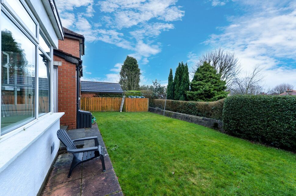 4 bedroom Detached House for sale, Ascot Park, Belfast, BT5 £245,000