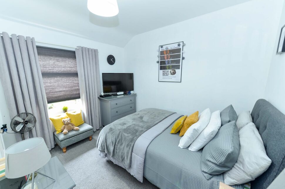 3 bedroom Semi Detached House for sale, Bloomfield Road, Belfast, BT5 £295,000