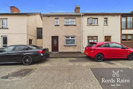 2 bedroom Mid Terrace House to rent
