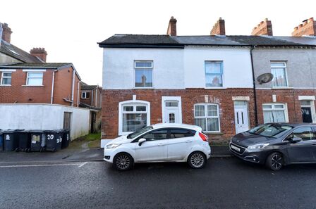 Hillview Avenue, 3 bedroom End Terrace House for sale, £185,000