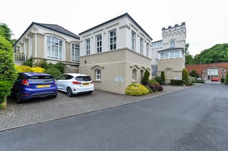 The Walled Garden, 2 bedroom  Flat for sale, £235,000