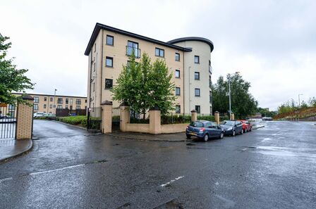 Ballymacarrett Road, 2 bedroom  Flat for sale, £135,000