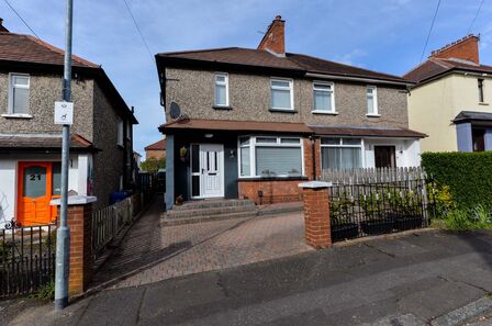 Sydenham Park, 3 bedroom Semi Detached Property to rent, £1,400 pcm