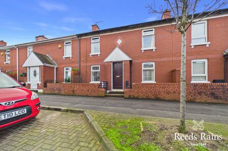 2 bedroom Mid Terrace House for sale