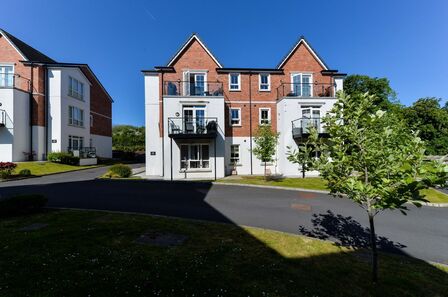 Old Dundonald Road, 2 bedroom  Flat for sale, £199,950