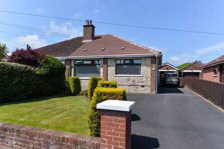 Ilford Avenue, 2 bedroom Semi Detached Bungalow for sale, £185,000