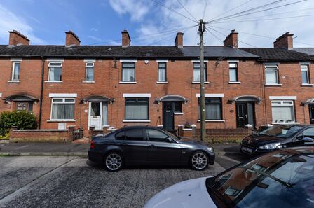 Shaw Street, 3 bedroom Mid Terrace House for sale, £159,950