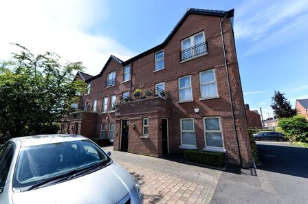 Station Road, 2 bedroom  Flat for sale, £149,950