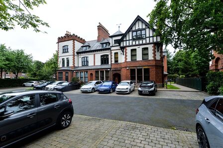 Sandown Road, 2 bedroom  Flat for sale, £179,950