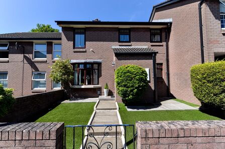 3 bedroom Mid Terrace House for sale