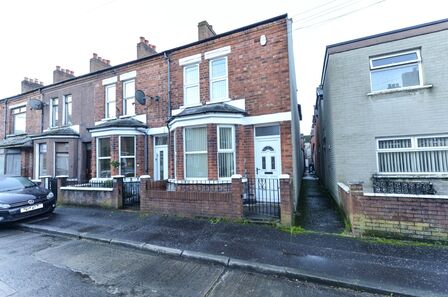 2 bedroom End Terrace House for sale