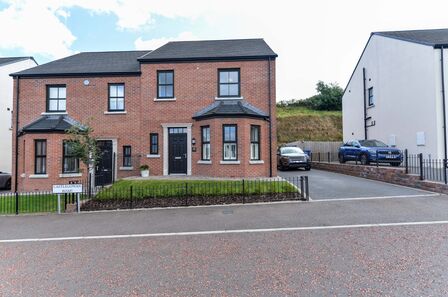 4 bedroom Semi Detached House for sale