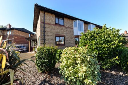 Briarwood Park, 2 bedroom  Flat for sale, £165,000