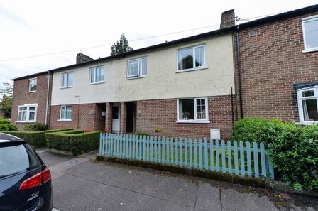Thornhill Parade, Mid Terrace House to rent, £1,150 pcm