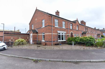 2 bedroom End Terrace House for sale