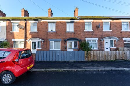 3 bedroom Mid Terrace House to rent