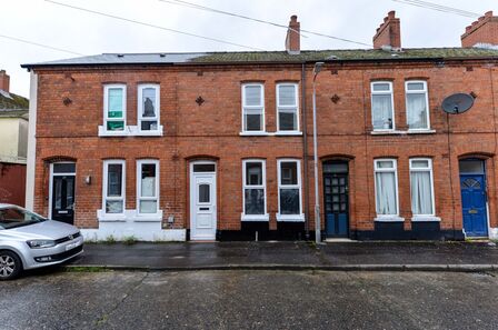 2 bedroom Mid Terrace House for sale