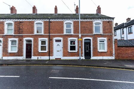 2 bedroom Mid Terrace House for sale