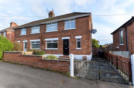 Cumberland Park, 3 bedroom Semi Detached House to rent, £1,345 pcm