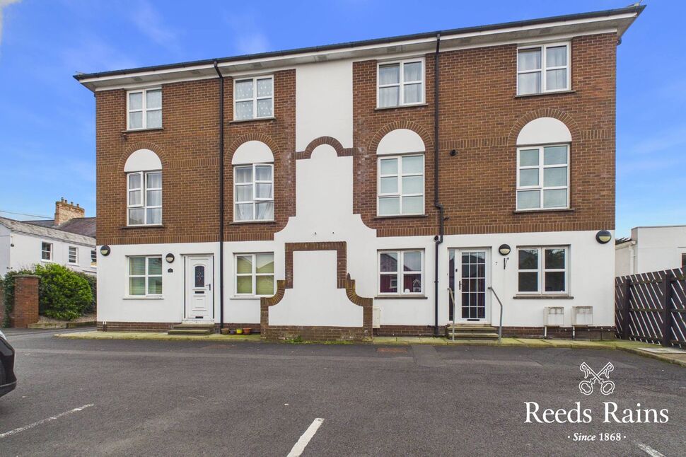 2 bedroom Flat for sale