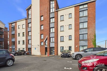 Mossvale House, 2 bedroom Flat for sale, &pound;215,000