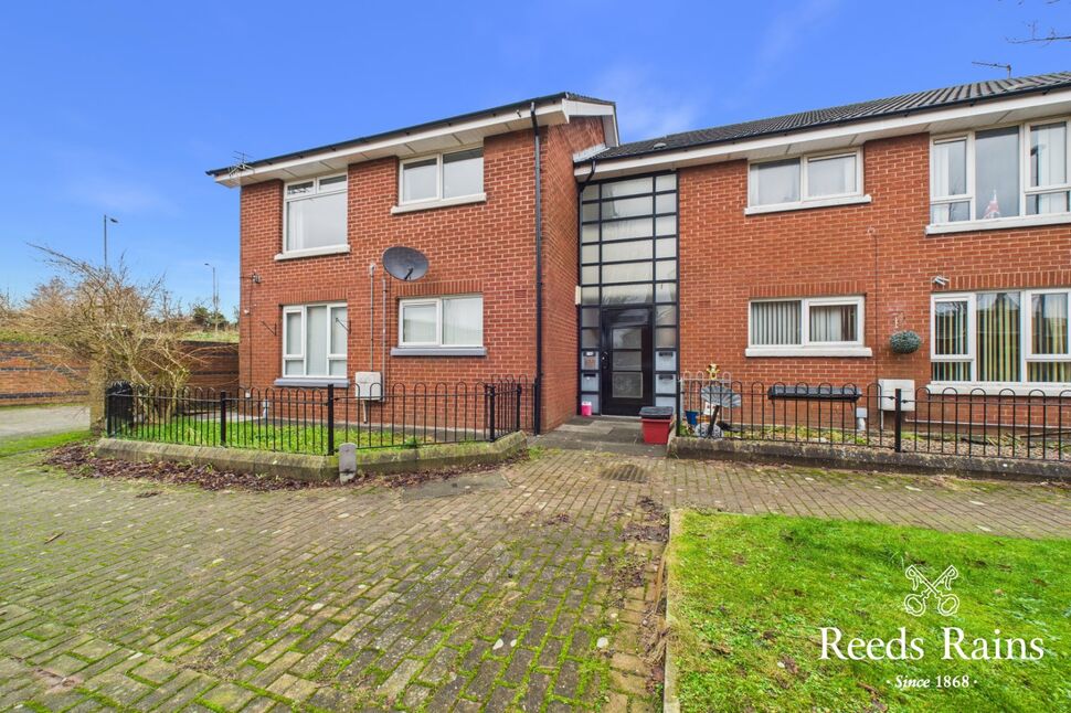 2 bedroom Flat for sale