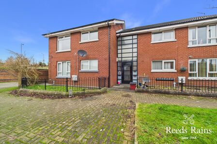 2 bedroom Flat for sale