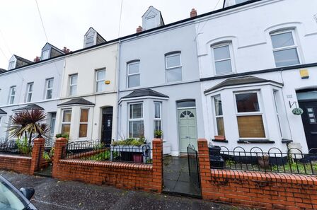 4 bedroom Mid Terrace House for sale