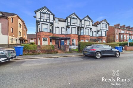 2 bedroom Flat for sale