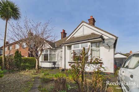 Cameronian Drive, 2 bedroom Detached Bungalow for sale, &pound;185,000