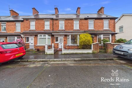 3 bedroom Mid Terrace House for sale