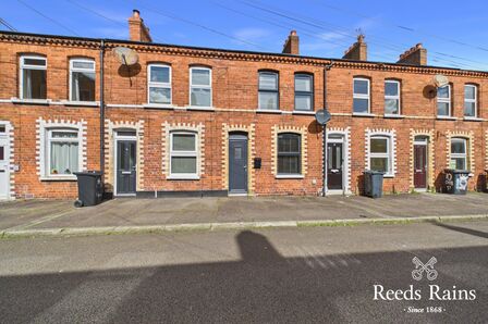 2 bedroom Mid Terrace House for sale
