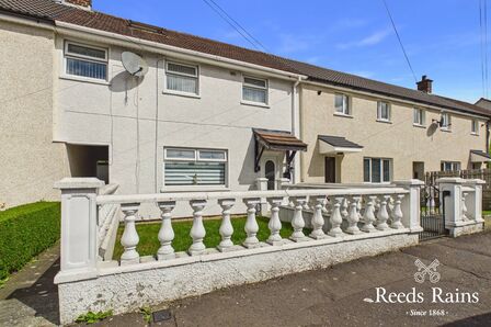 3 bedroom Mid Terrace House for sale