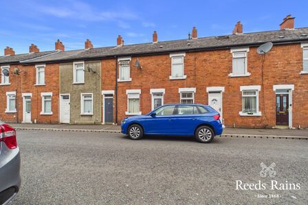 2 bedroom Mid Terrace House to rent