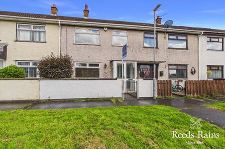 3 bedroom Mid Terrace House for sale