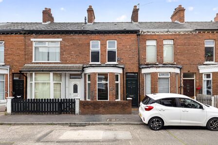 2 bedroom Mid Terrace House for sale