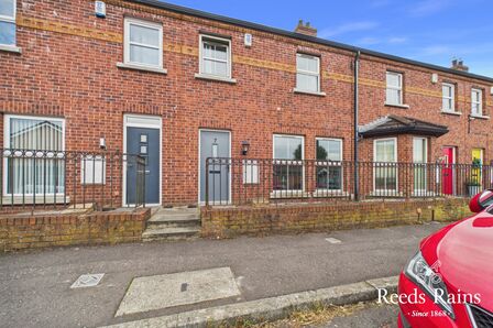 Yukon Street, 3 bedroom Mid Terrace Property to rent, &pound;950 pcm