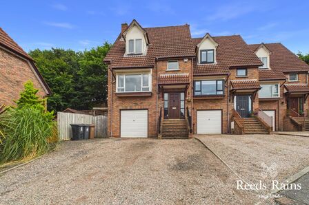 3 bedroom End Terrace House for sale
