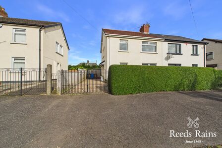 Downshire Park North, 3 bedroom Semi Detached House to rent, &pound;1,300 pcm