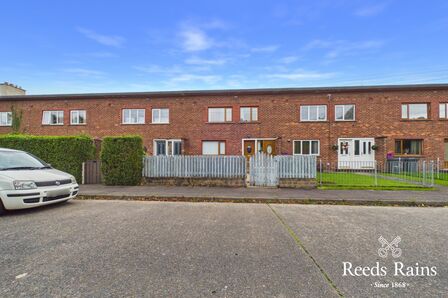 3 bedroom Mid Terrace House for sale