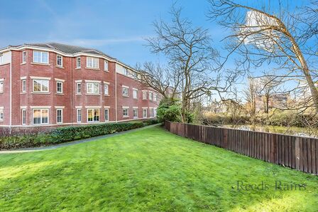 Brampton Drive, 2 bedroom Flat to rent, &pound;825 pcm