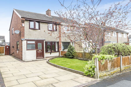Bamber Bridge, 3 bedroom Semi Detached House to rent, &pound;995 pcm