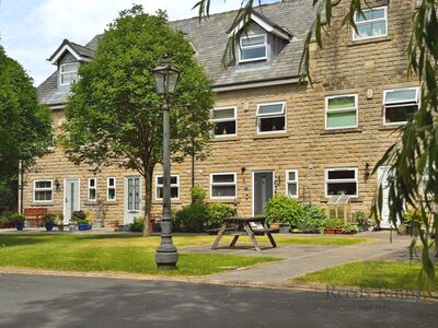 4 bedroom Mid Terrace House for sale