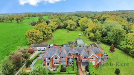 3 bedroom Mid Terrace Property for sale