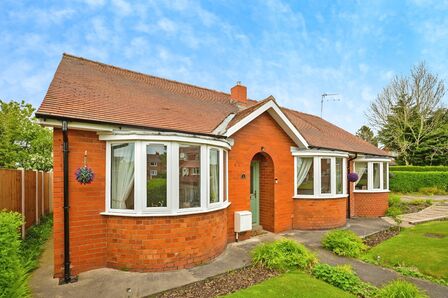 4 bedroom Detached Bungalow to rent